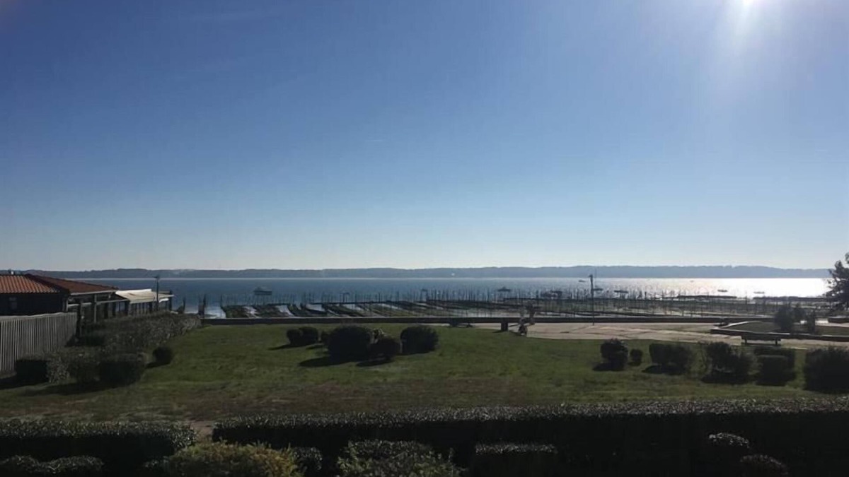 Cap-Ferret Apartment | B42 Ideal location in Cap Ferret for this small apartment!
