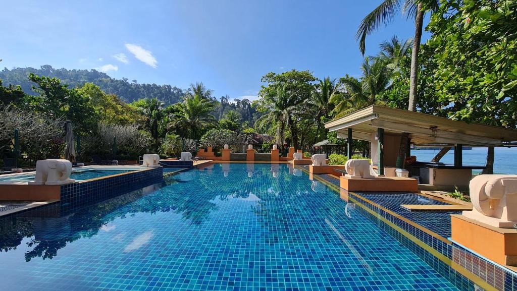 Khuekkhak Resort | Baan Khaolak Beach Resort