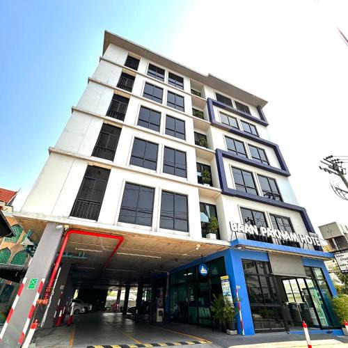 Mueang Samut Prakan District Apartment | ฺBaan Paknam Hotel