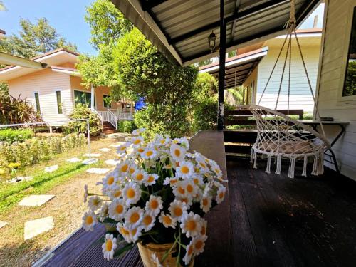 Bang Bao Bay House | Baan suan khun ta บ้านพักสวนคุณตา