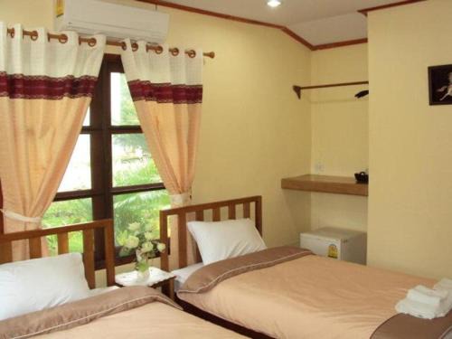 Chong Kham Resort | Baanphuthadol