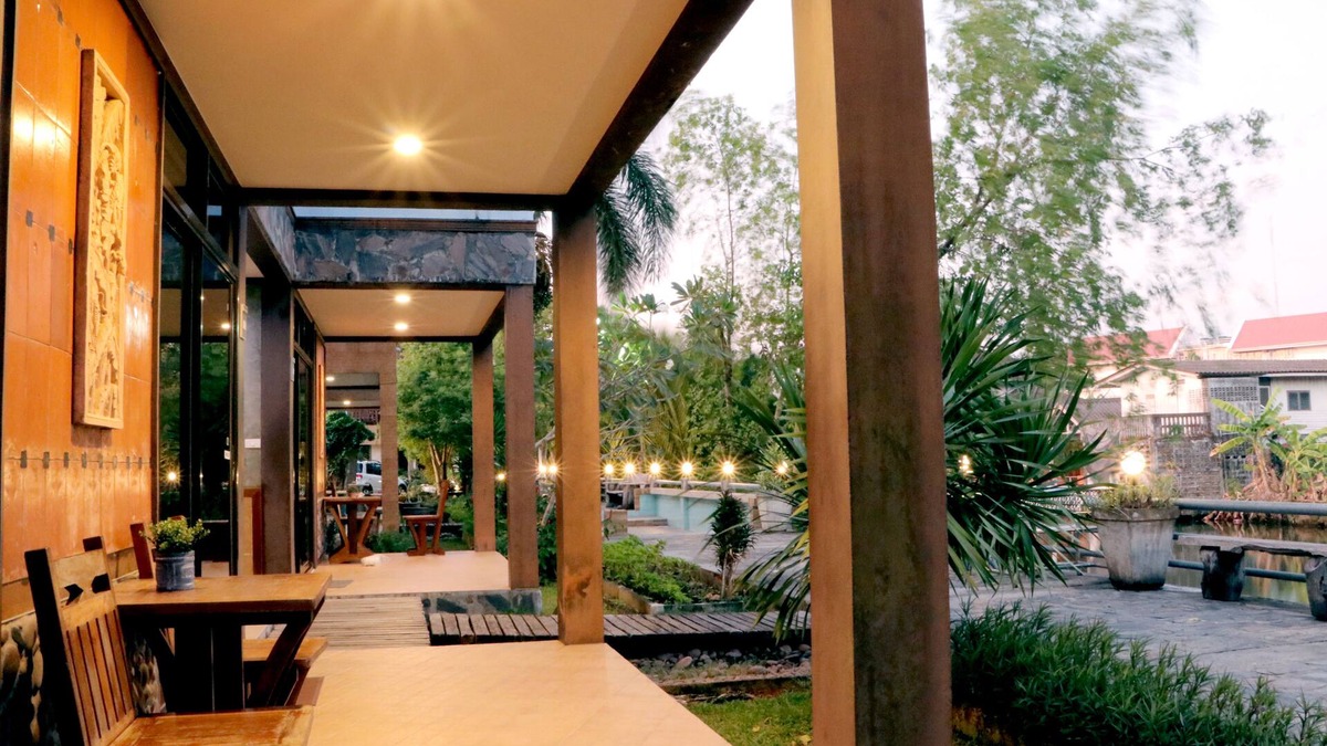 Bang Phra Hotel | Baanrimnam Resort Trat