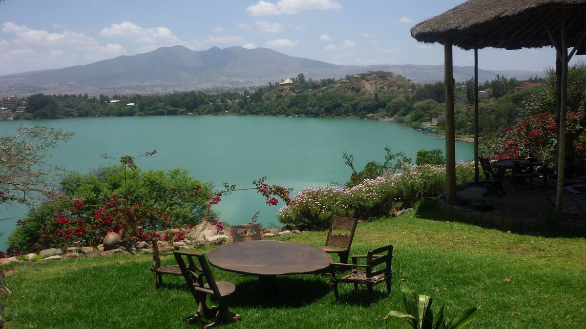Debre Zeyit House | Babogaya Lake Viewpoint Lodge
