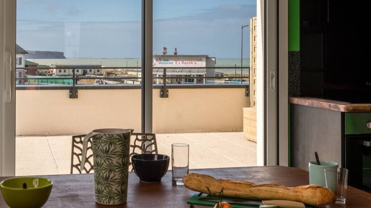 Saint-Come-de-Fresne Apartment | Babord, apartment with terrace and sea view, parking
