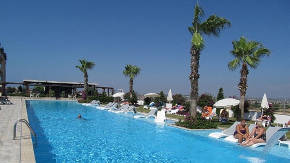 Side Apartment | Babylon Views ; An outstanding holiday home ticks every box