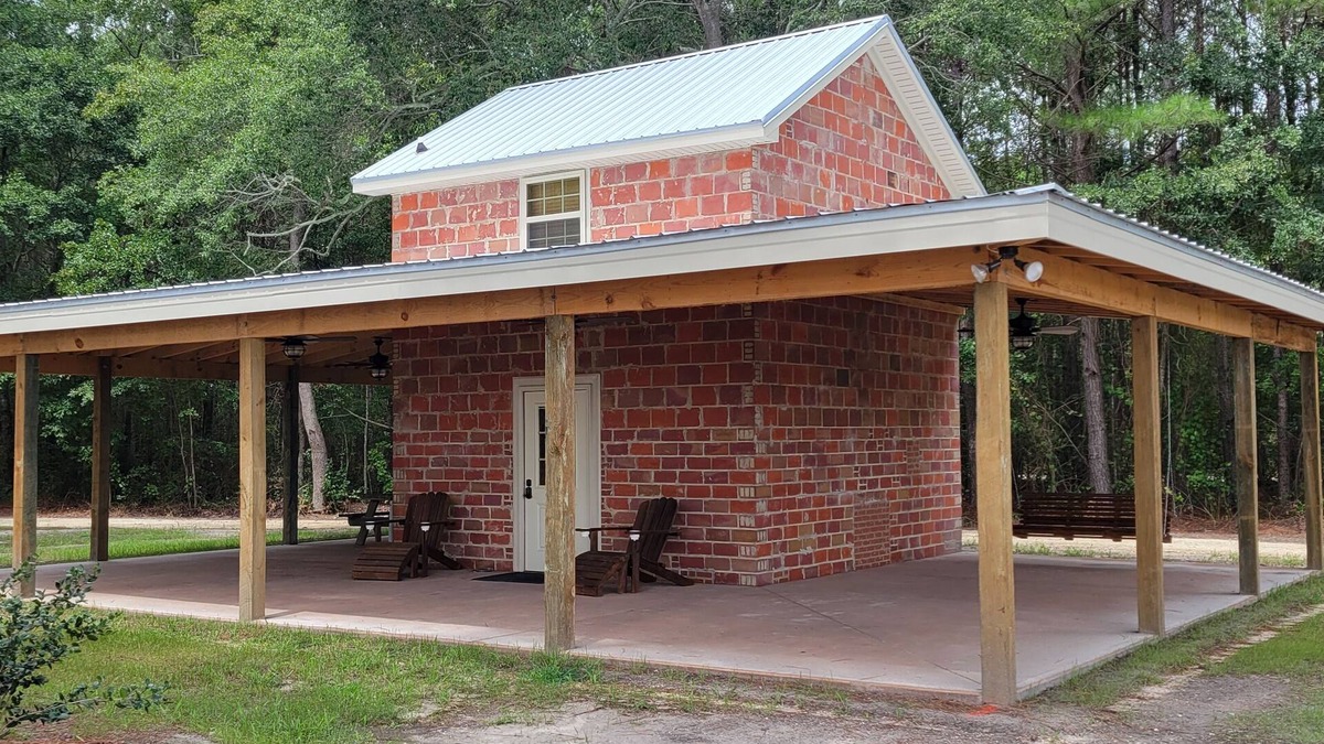 Benson House | Baccer Barn-On the farm with Broadslab Distillery and The Barn at Broadslab
