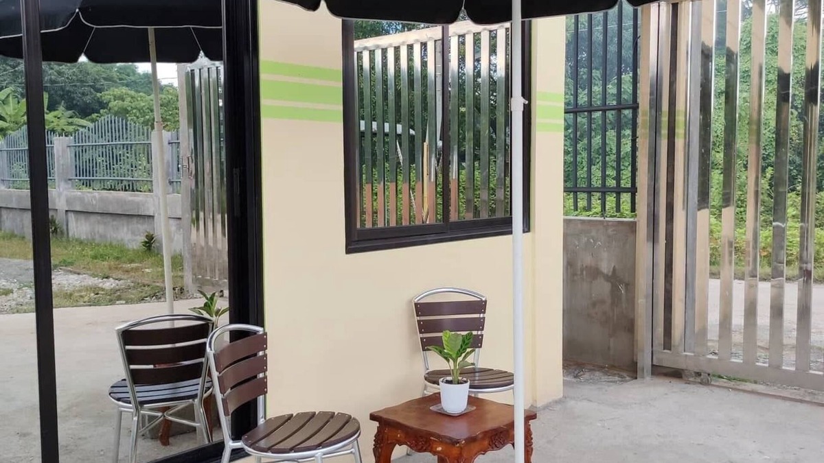 Urdaneta City Apartment | Bachelor Pad w/NetFlix,Halfcourt and unlimited Wifi