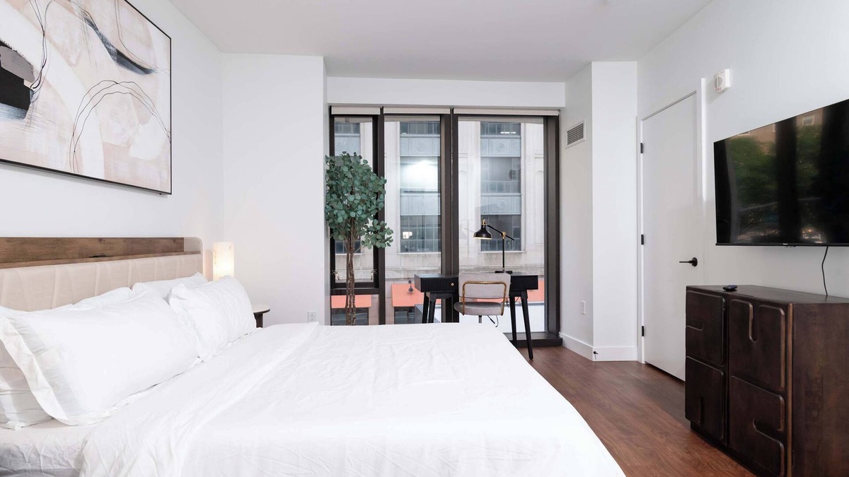 Bay Village Apartment | Back-Bay Upscale Central Condo Rooftop & Parking