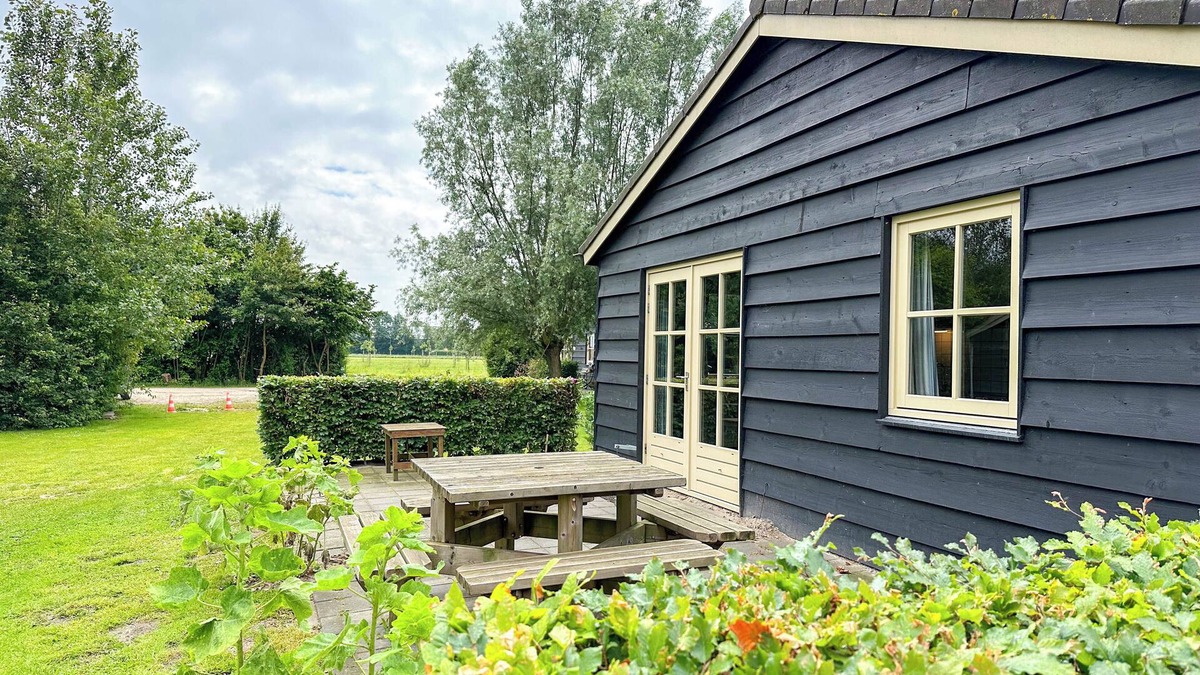 Lage Zwaluwe House | Back to basic nature cottage near the Biesbosch