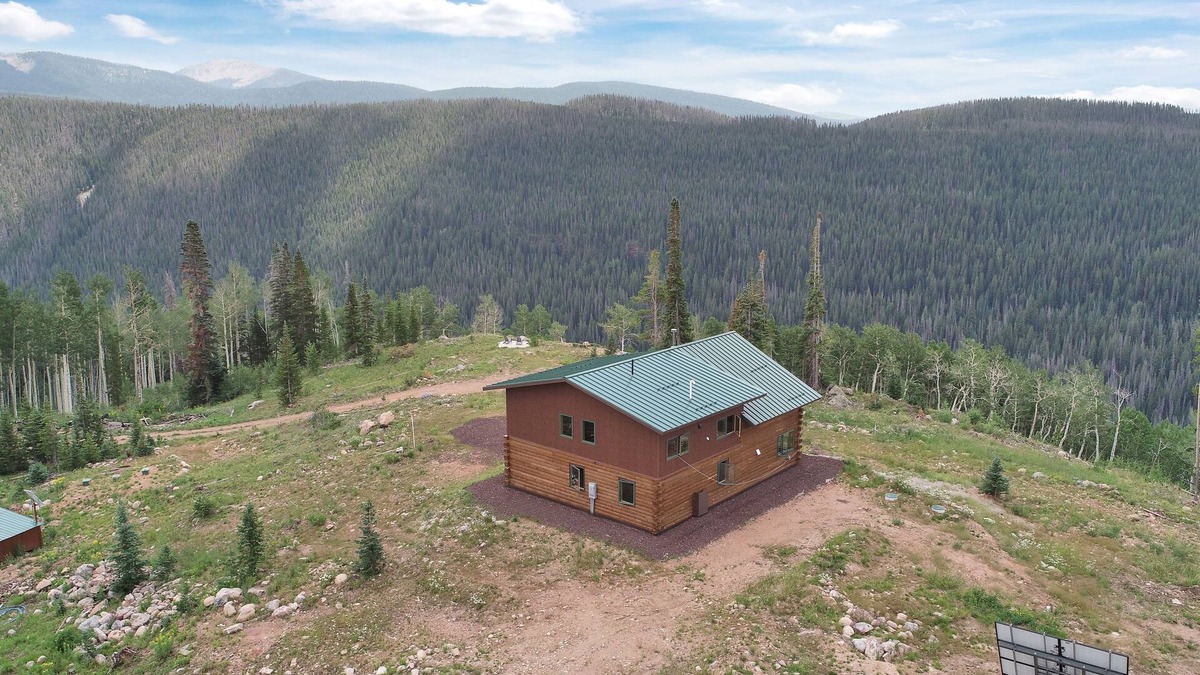 Eagle County House | Backcountry cabin in private location with full kitchen & mountain views