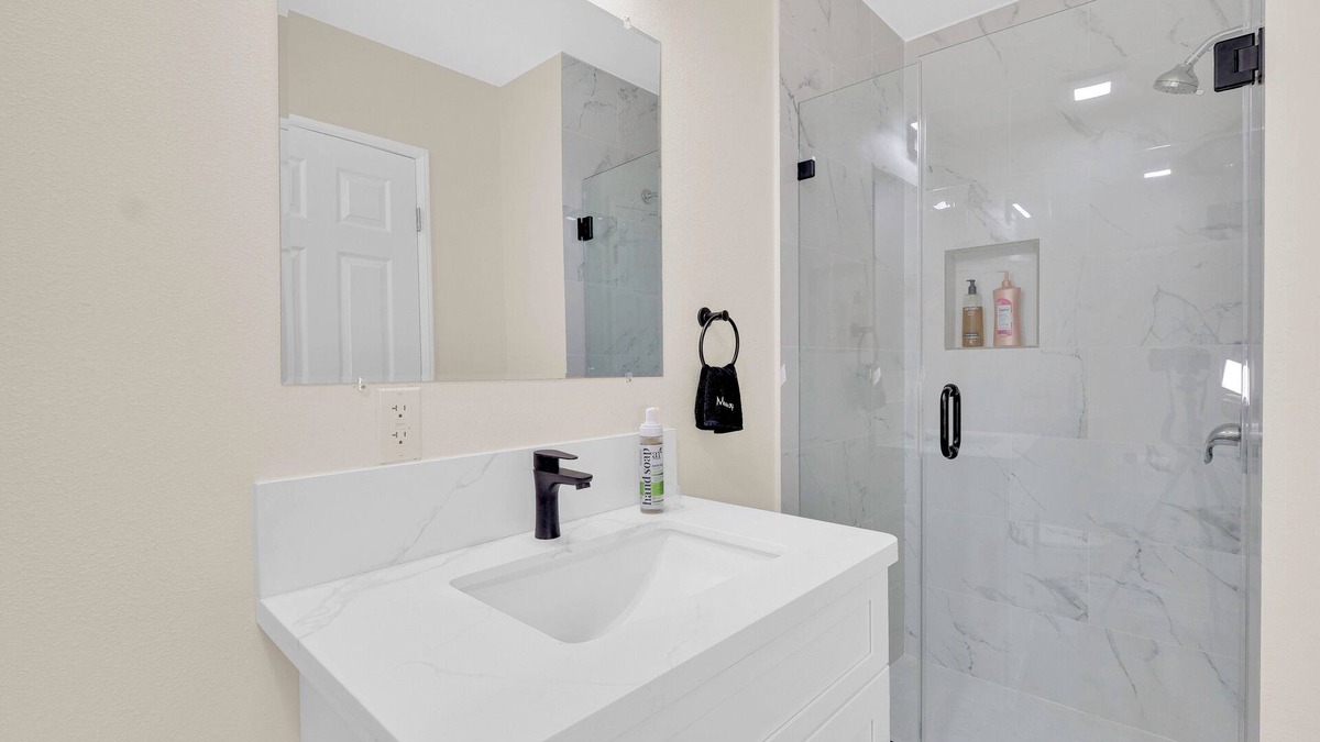Covina House | BackpackersApartment/1B1B/FreeWi-Fi/Free Coffee