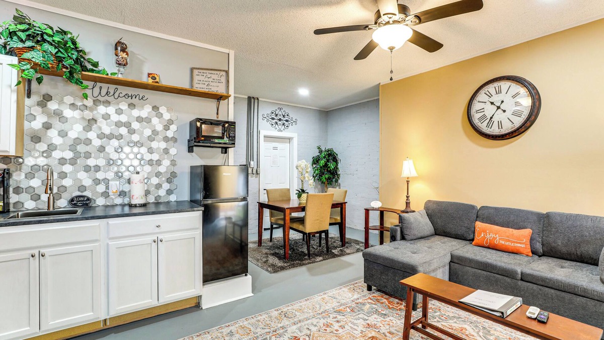 Sumter Apartment | Backyard Oasis w/Pool: Sunny Sumter Studio!