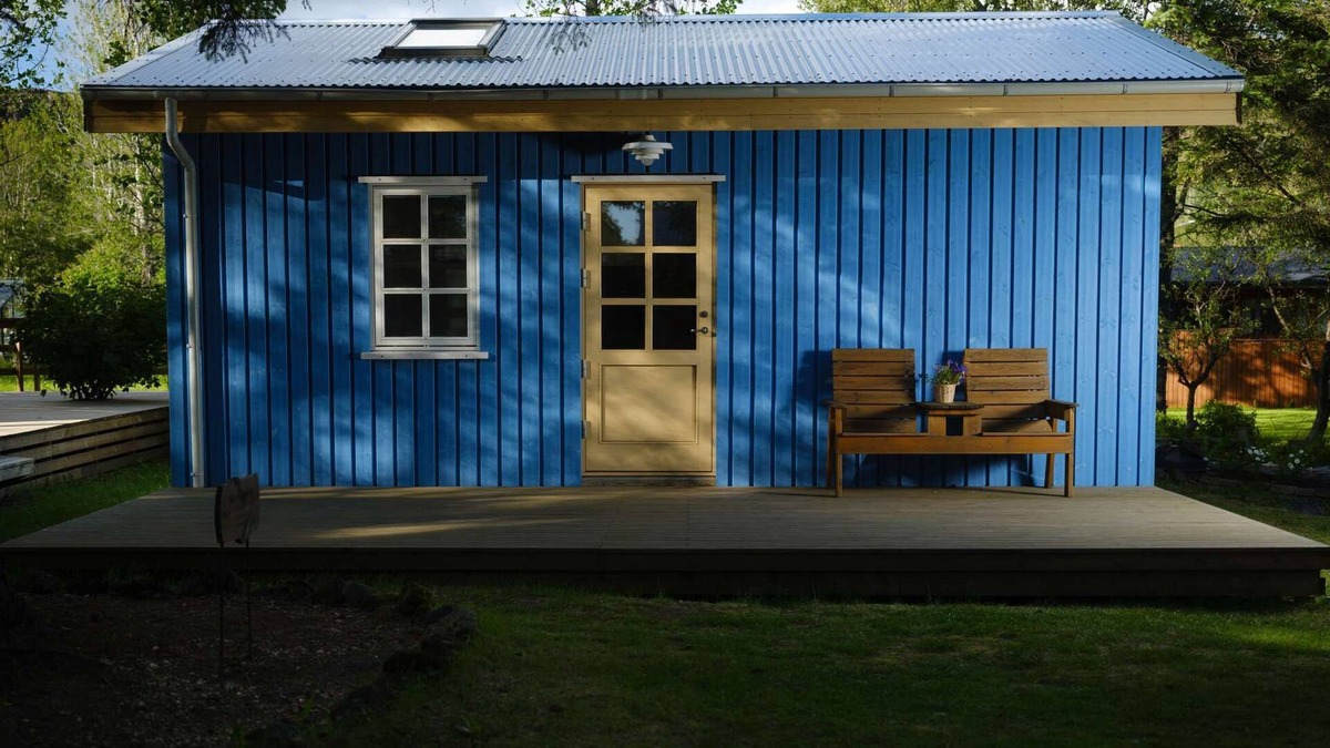 Hveragerdi House | Backyard Village - Blue House