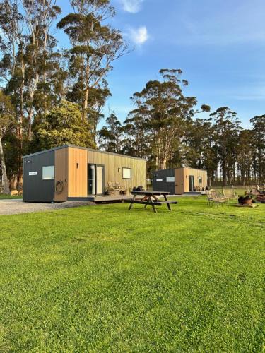 Northern Tasmania House | Badger's View Farmstay GREEN HORNET Cabin