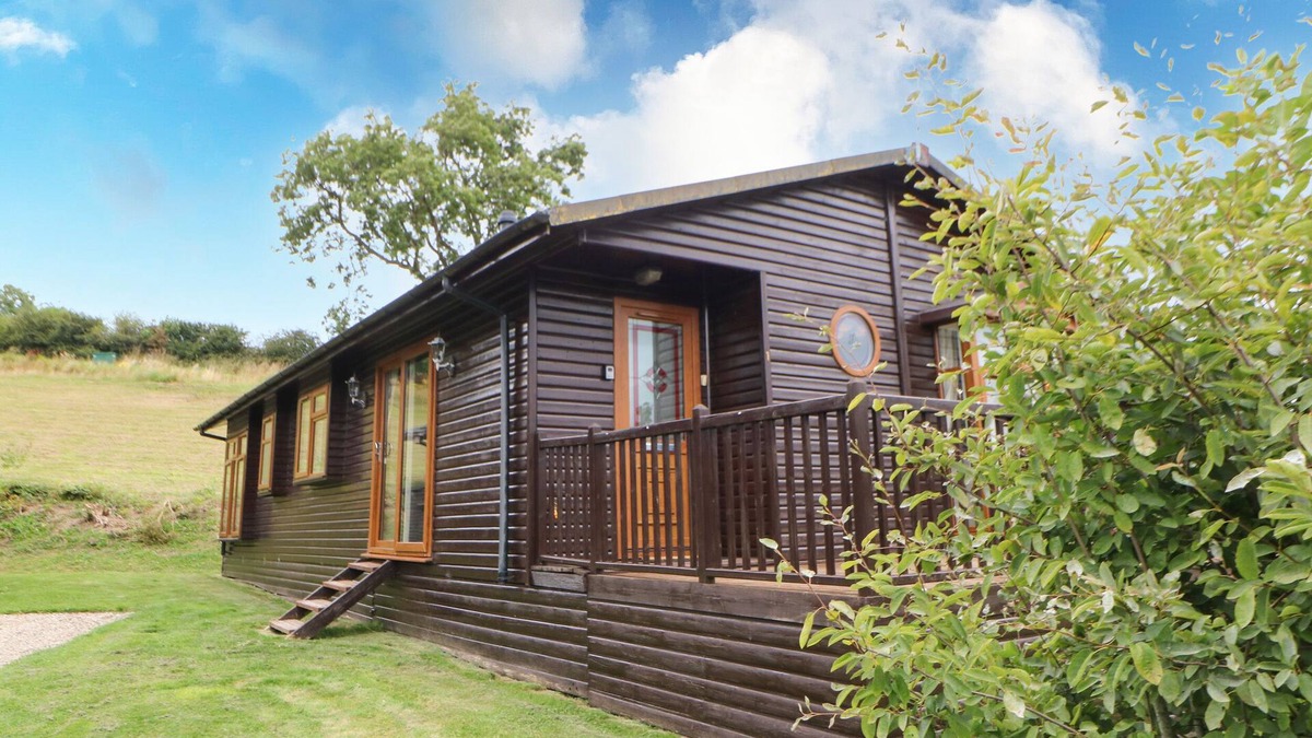 Tunstall Cottage | BADGERS RETREAT, pet friendly, with a garden in Hipswell