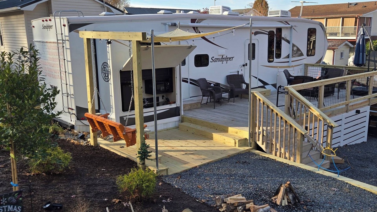 New London House | Badin Shores Resort Rental - Sleeps 6 - Fun Lake Vacation - Super Cute!