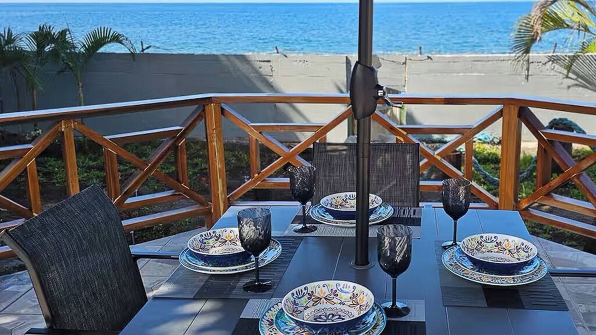 Richmond House | Bagga Beach Cottage - Steps to Beach; Ocean & Mountain Views; AC; WiFi; 2BR