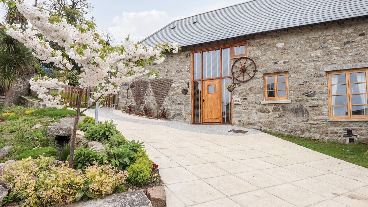 Newton Abbot Cottage | BAGTOR GRANARY, family friendly, with hot tub in Ilsington