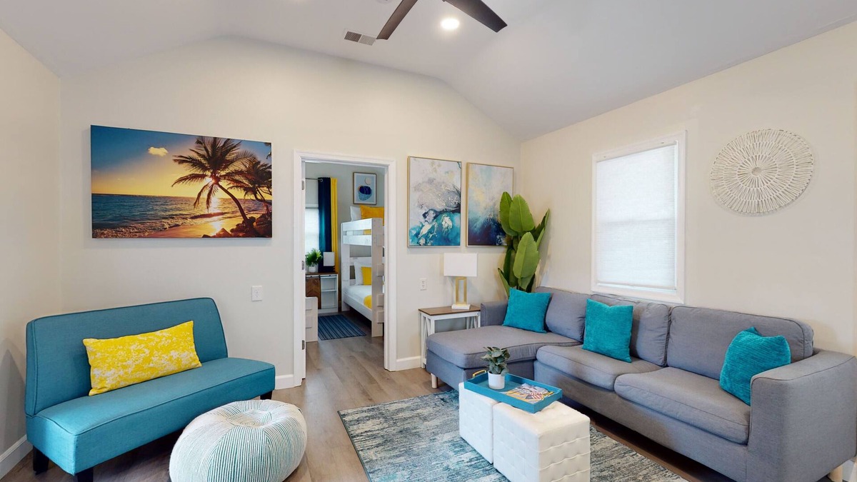 Chesapeake Beach Cottage | Bahia Breeze - Beachfront Cottage