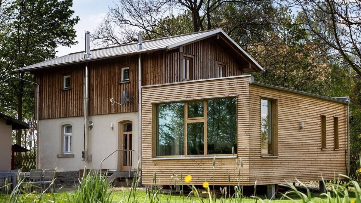Tirpersdorf House | Bahnwärterhaus Droßdorf - vacation home, shower, WC, 3 bedrooms