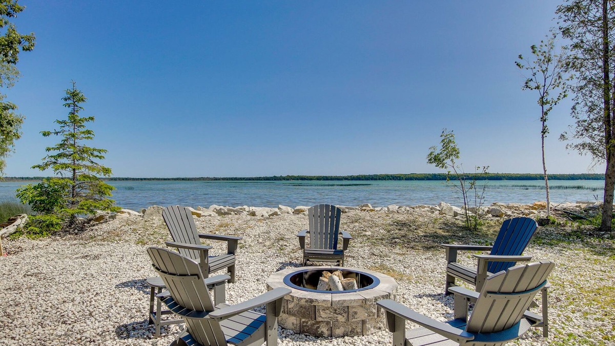 North Bay Cottage | Baileys Harbor Waterfront Vacation Rental w/Grill