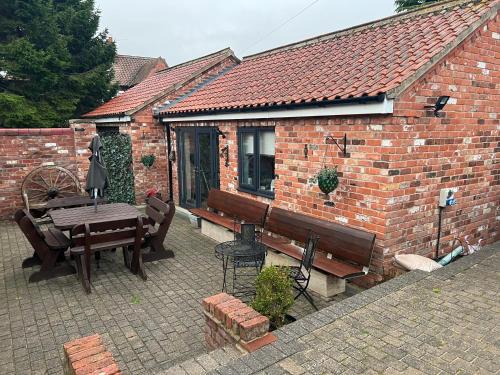 Loversall Ski Chalet | bailiffs cottage annex