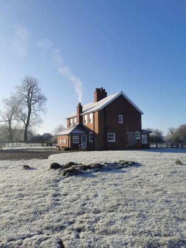 Horncastle Apartment | Bainvalley Cottages, Beautiful North Cottage