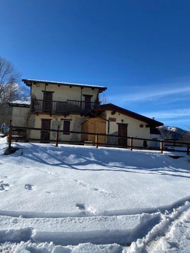 Frassino Ski Chalet | BAITA D PINOT Nature, Trekking and Rustic Comfort