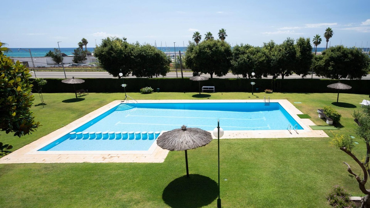 Sant Andreu de Llavaneres Apartment | BAIX BALIS accommodation for families. Beach 5 minutes walking