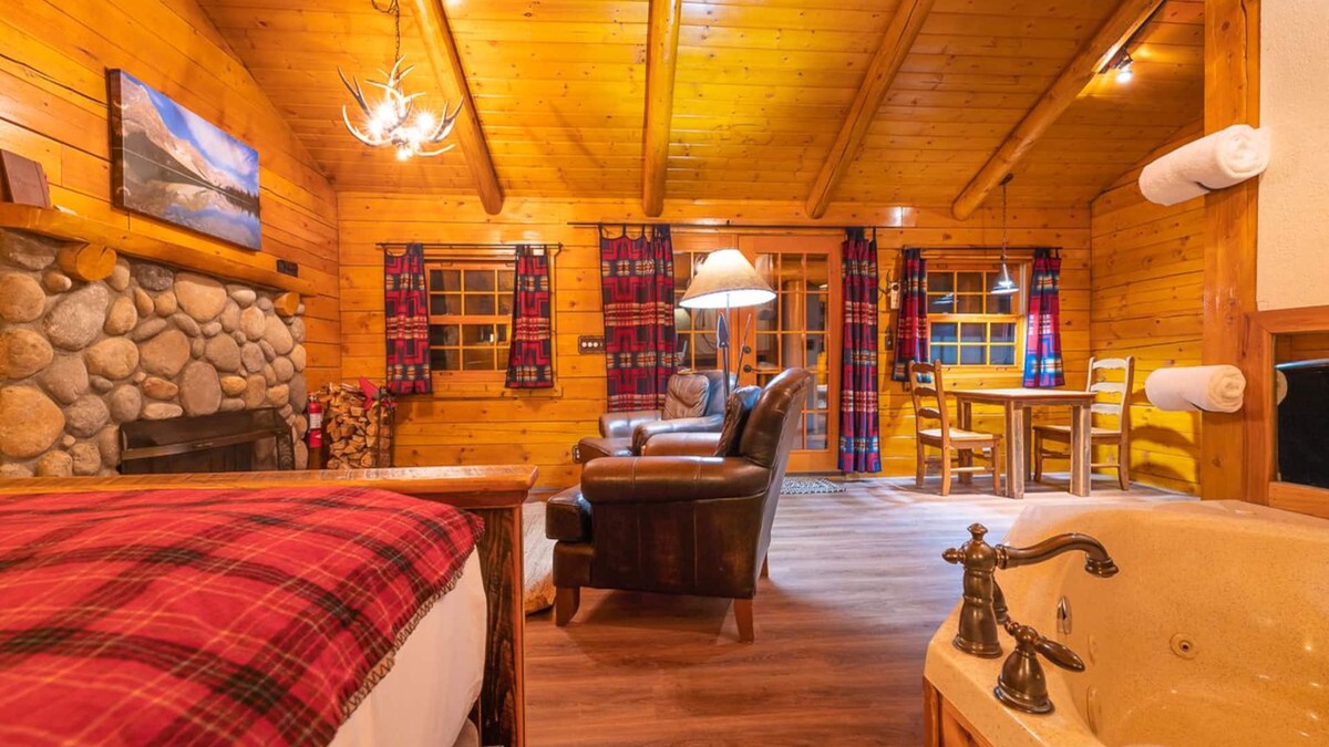 Lake Louise Cabin | Baker Creek | Queen Cabin