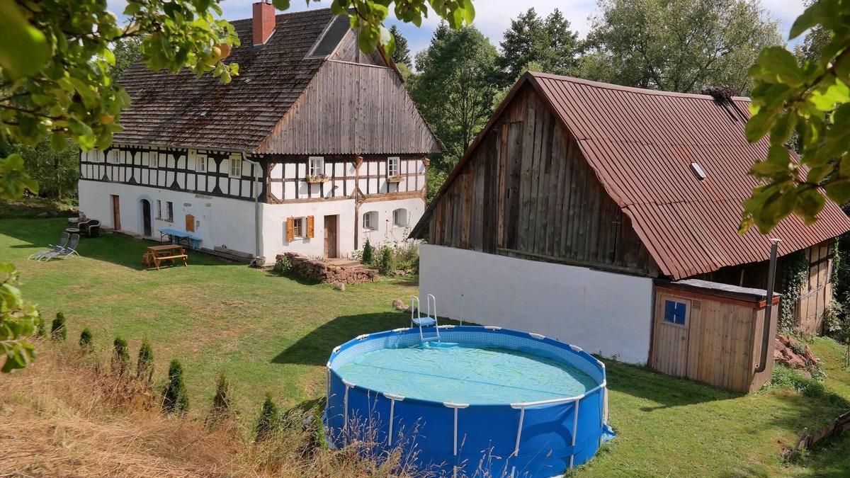 Wlen Cottage | Baker's cottage 200-yr old Farmhouse close to Jelenia Góra sleeps up to 8 +2kids