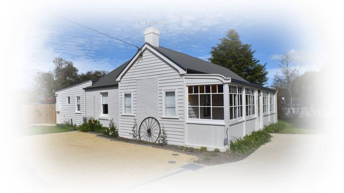 Richmond House | "Baker's Cottage" in Historic Richmond, Sleeps 6.