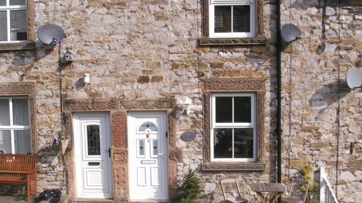 Bakewell Cottage | Bakewell Stone Cottage/Sleeps 4/Log Burning Stove/Parking/2 Bathrooms/WiFi
