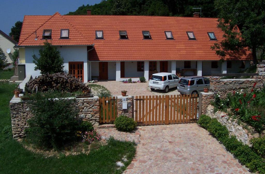 Epleny House | Bakonyi Apartmanház Eplény