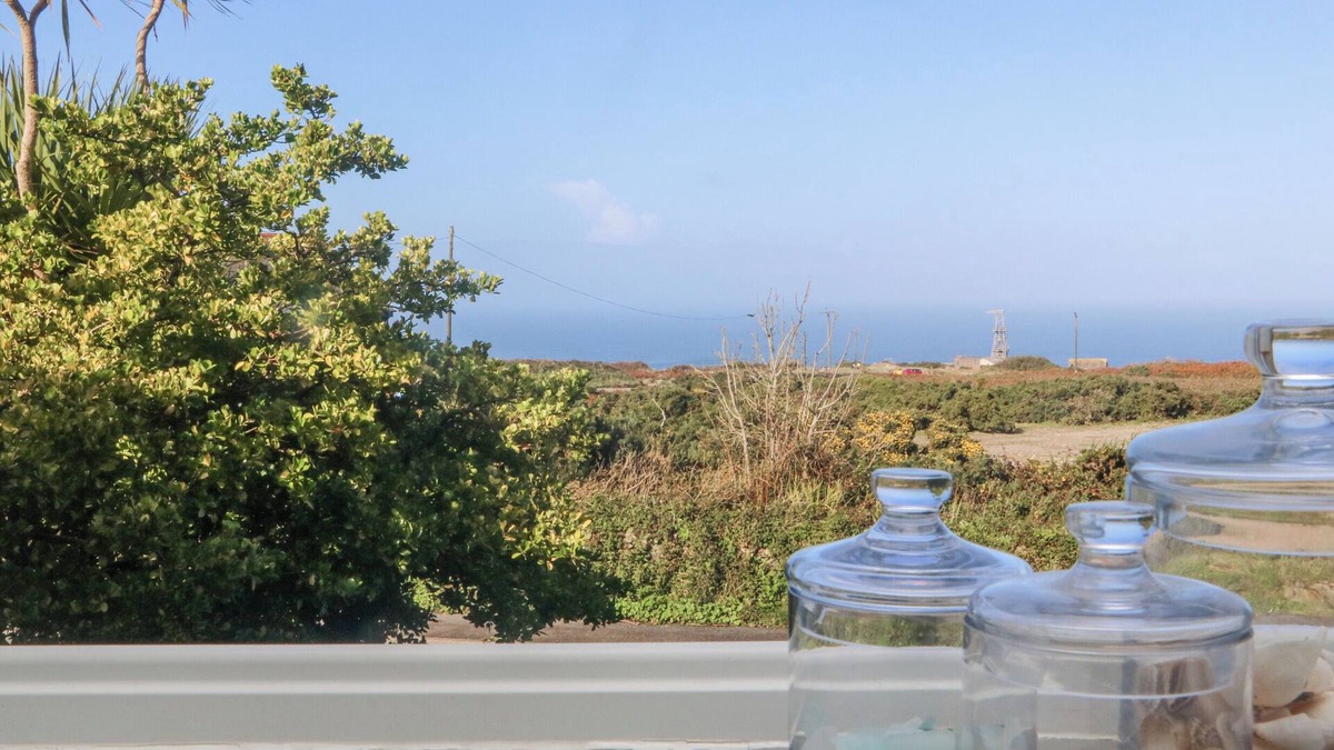 Pendeen Cottage | BAL VIEW, family friendly, with open fire in Trewellard