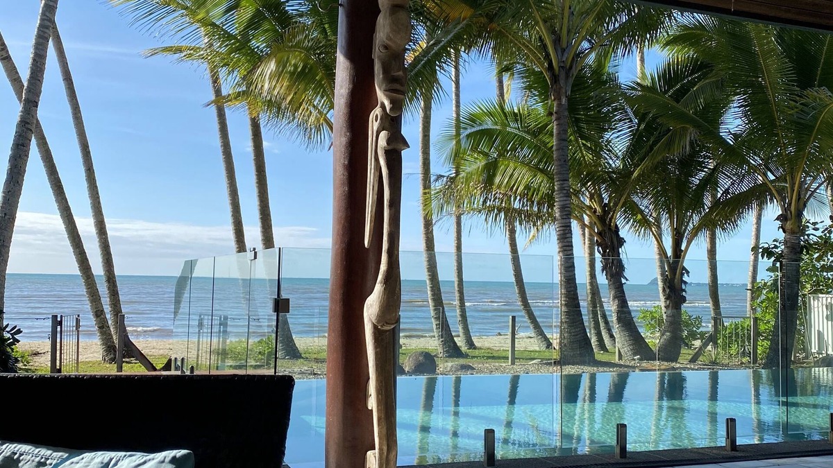 Newell House | Bala Beach House on ABSOLUTE Beachfront