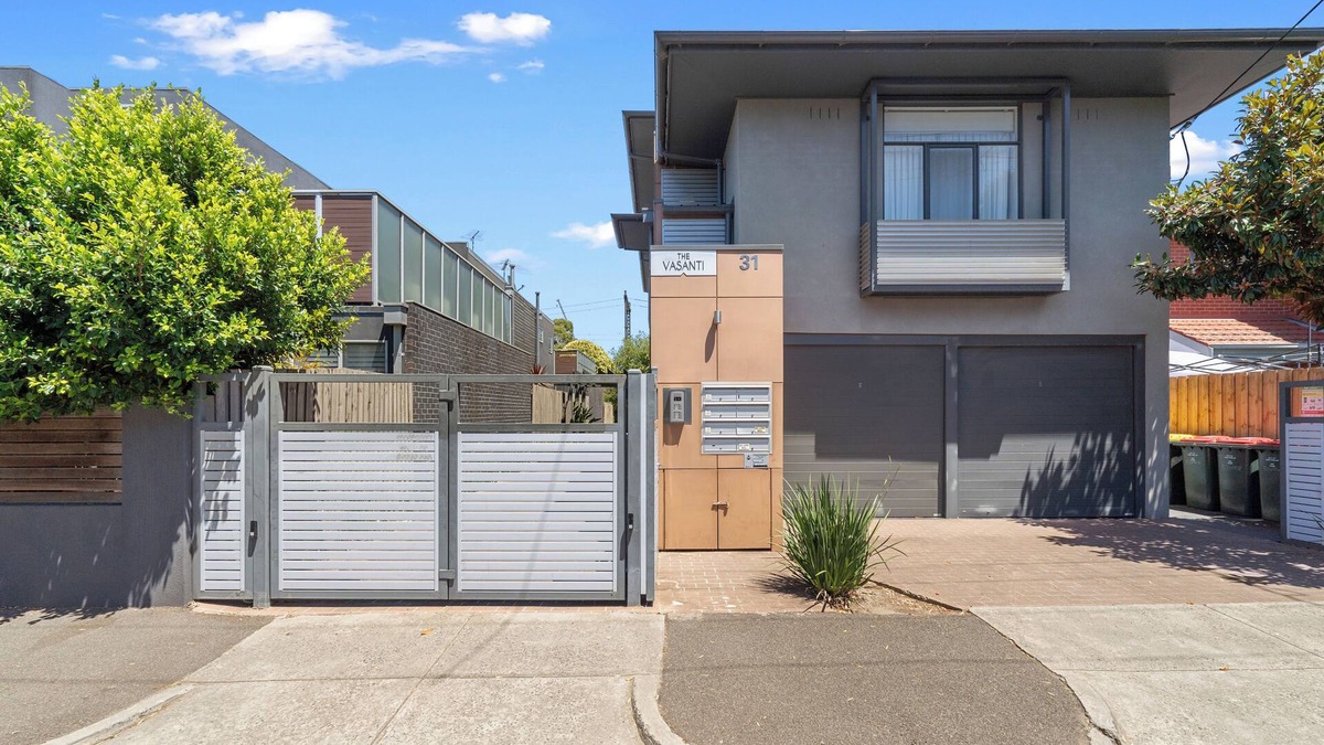 Balaclava Apartment | Balaclava City Hub by Ready Set Stay
