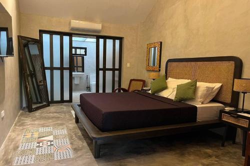 Laoag Hotel | Balai Balatong