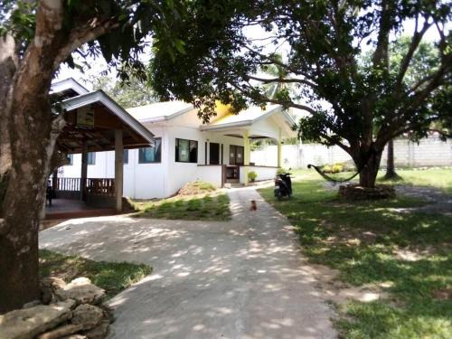 Guindulman Bed & Breakfast | Balai Mariacaria Pension House