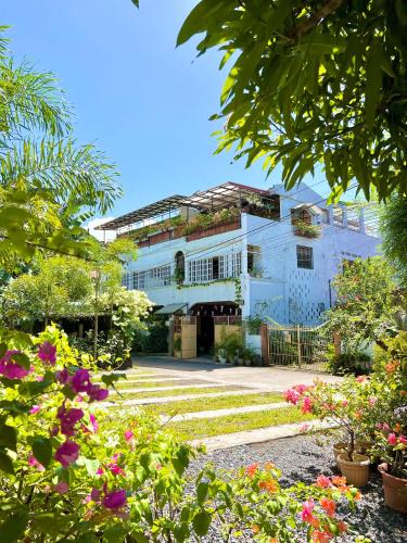 Legazpi House | Balai Tinay Guesthouse
