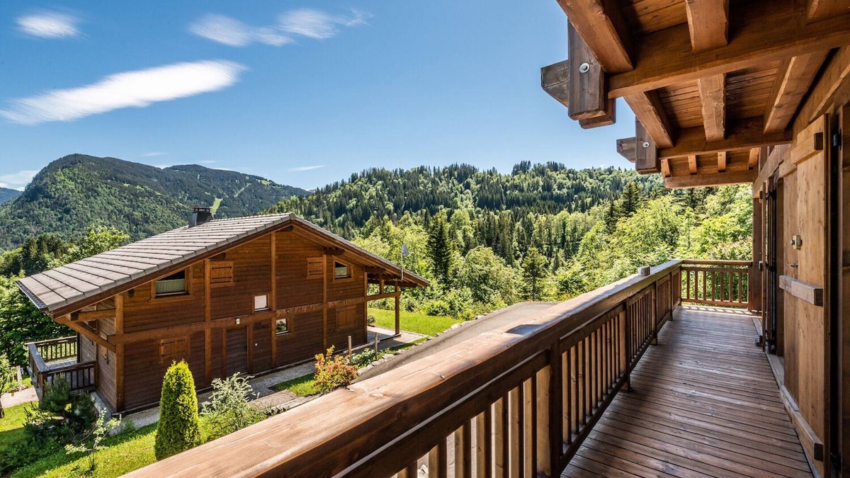 La Cote-d'Arbroz Ski Chalet | BALATA - Charming Chalet with Hot tub and Views