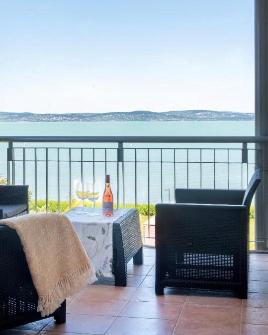 Siofok Aranypart Apartment | Balaton Lakeside Residence