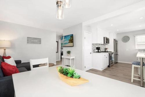 Balboa Island House | Balboa Paradise - Renovated Coastal Haven