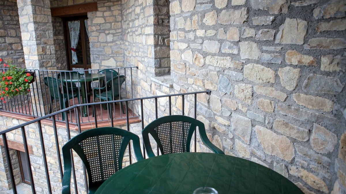 Roda de Isabena House | Balcón de Roda - PLAZA SUR spacious apartments, well equipped, free Wi-Fi