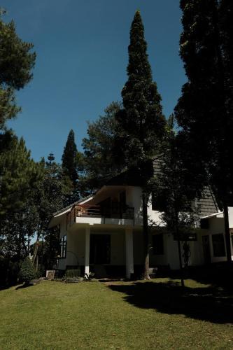 Hegarmanah House | Balconé Lodge