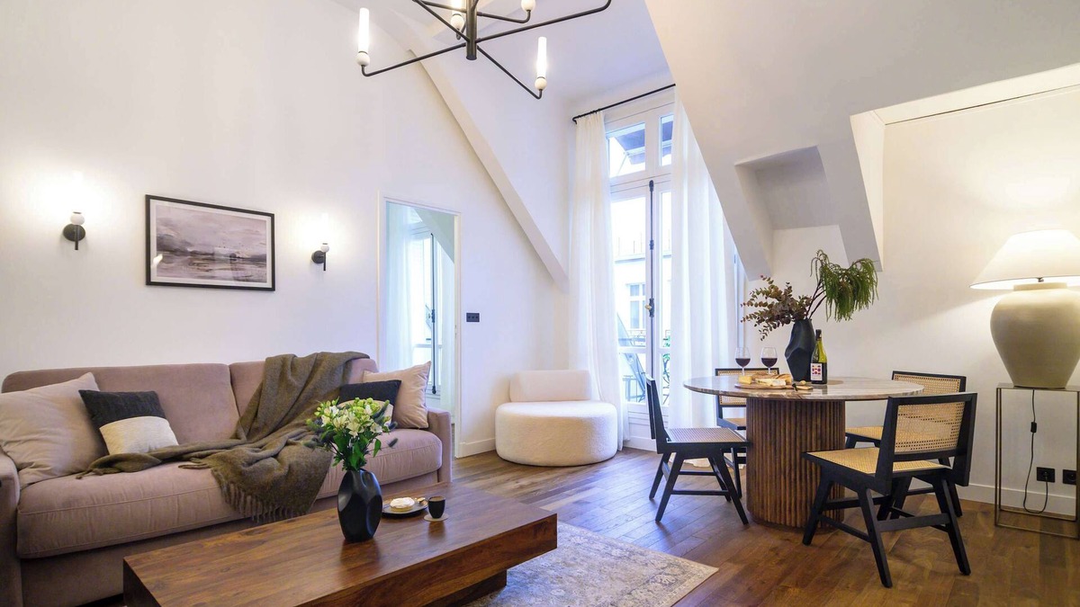 Faubourg-du-Roule Apartment | Balcon Champs Elysees