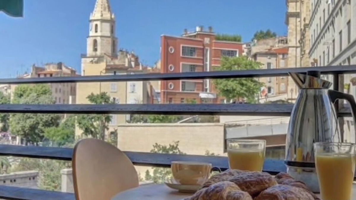 Les Grands Carmes Apartment | Balcon sur le Vrai Marseille