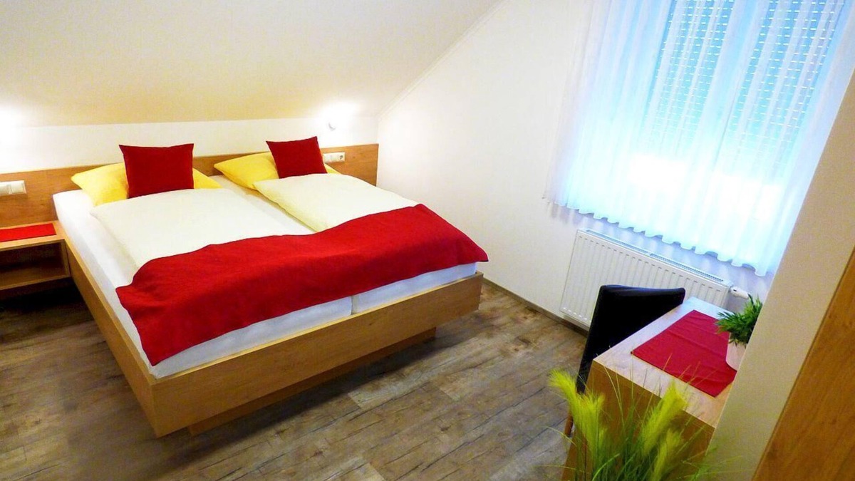 Morbisch am See Apartment | Balcony apartment with two separate bedrooms