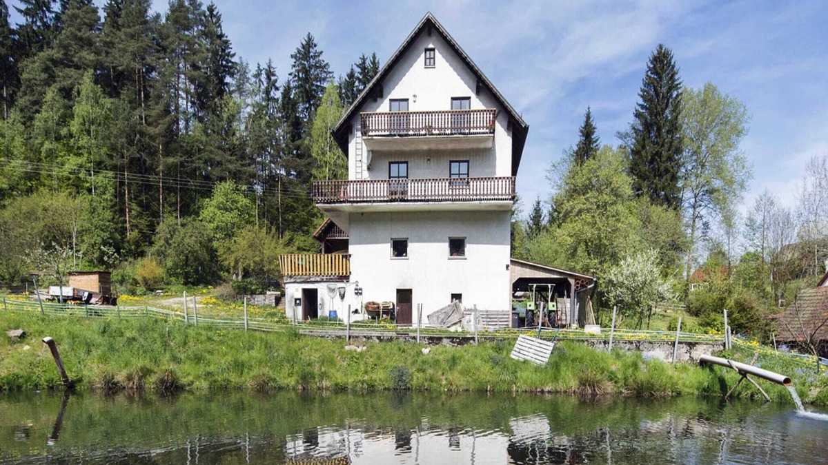 Schoensee Apartment | Balcony Bliss in Bavaria