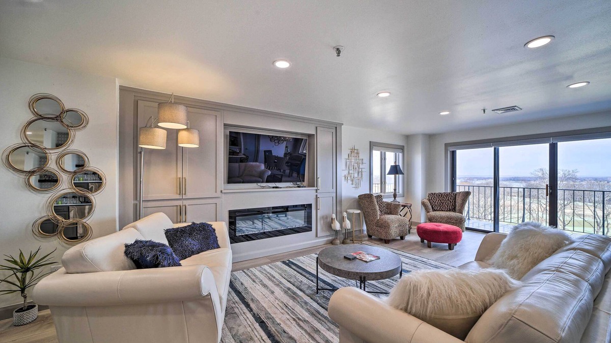 Afton Condo | Balcony & Lake View: Modern Condo in Monkey Island
